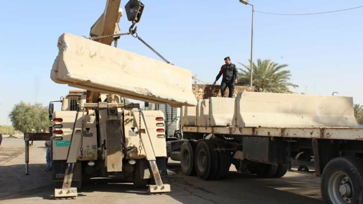 ﻿رفع عدد من الكتل الكونكريتية وفتح طرق مغلقة في منطقة البلديات