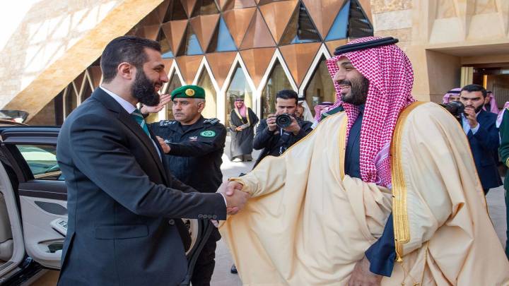  الشرع يهاتف بن سلمان ..  التاكيد على دعم الحلول السياسية لحل الخلافات 
