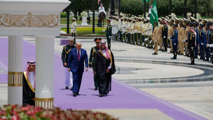 ما سر "السجاد البنفسجي" خلال استقبال ترامب في الرياض