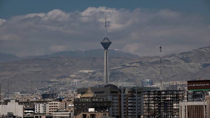 احتجاجا على "اعتقال مواطنين إيرانيين" ..  طهران تستدعي القائم بالأعمال البريطاني