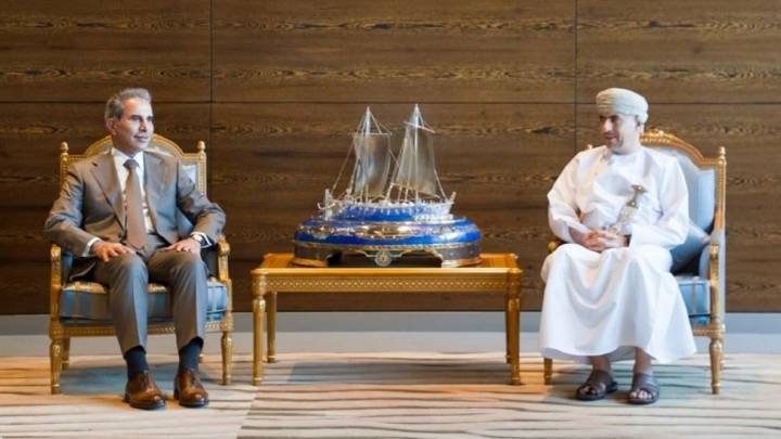 على رأس وفد قضائي ..  زيدان يصل إلى سلطنة عمان 
