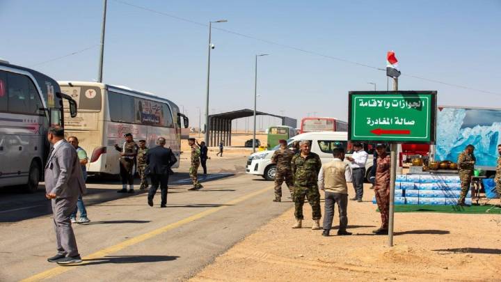 عبور 1050 حافلة تقل حجاج عراقيين عبر منفذ عرعر مع السعودية