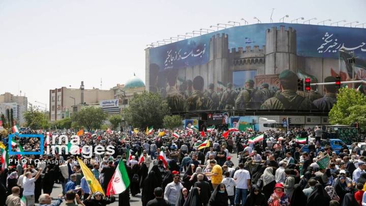 الإيرانيون يخرجون بمسيرات حاشدة تنديدا بالاعتداء الإسرائيلي